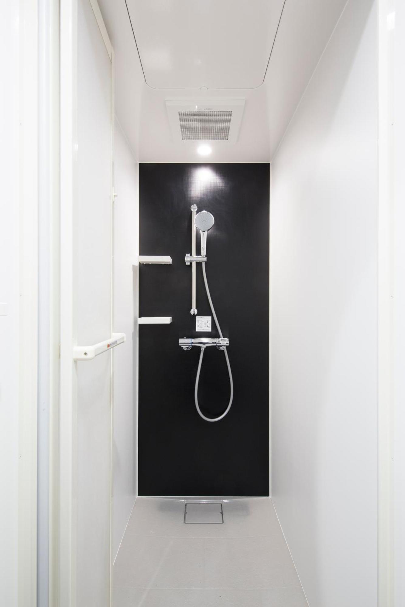 Adjoining 2 Twin Rooms